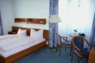 Hotel Garni Wilhelmsruher Damm - Berlin