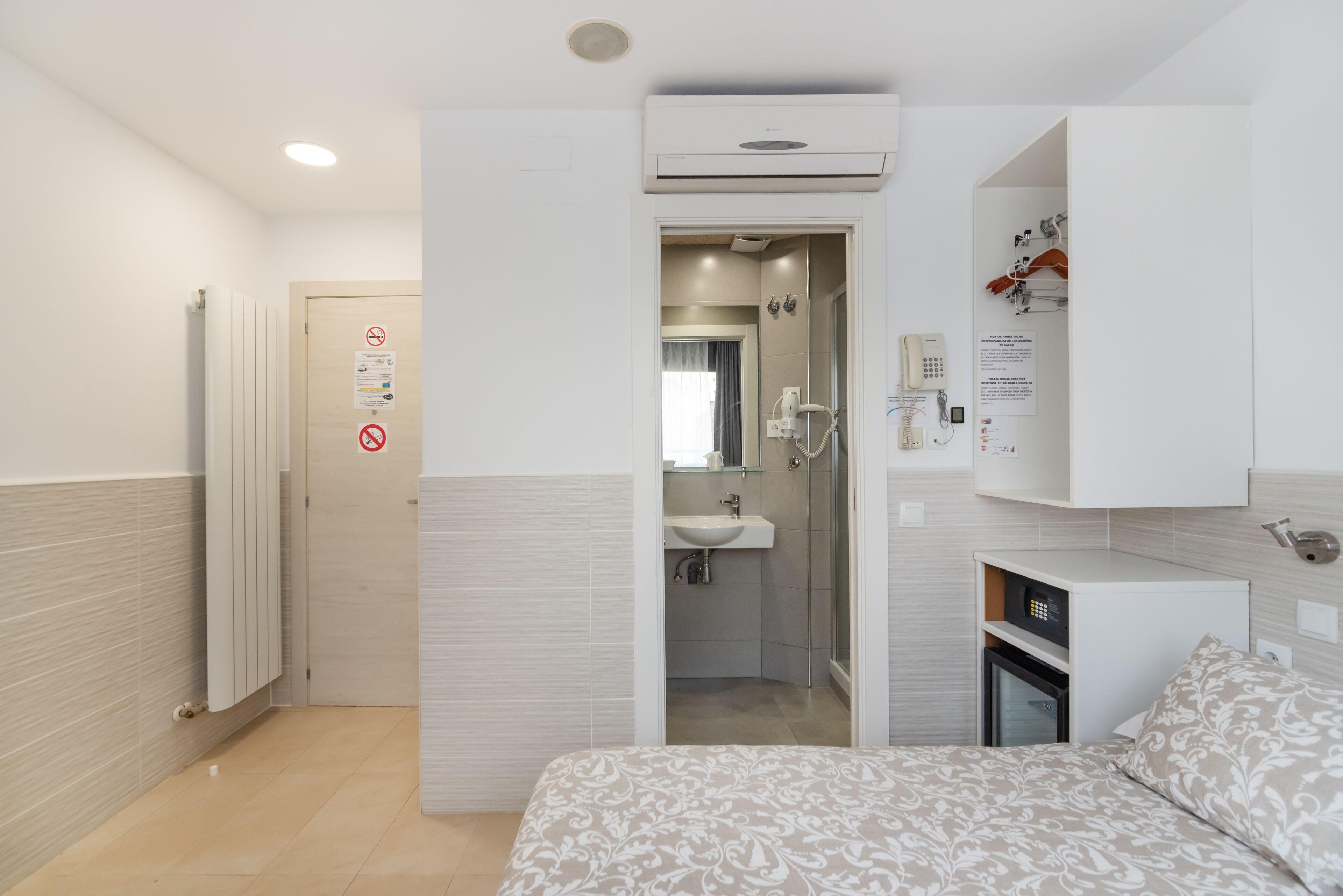 Hostal House
