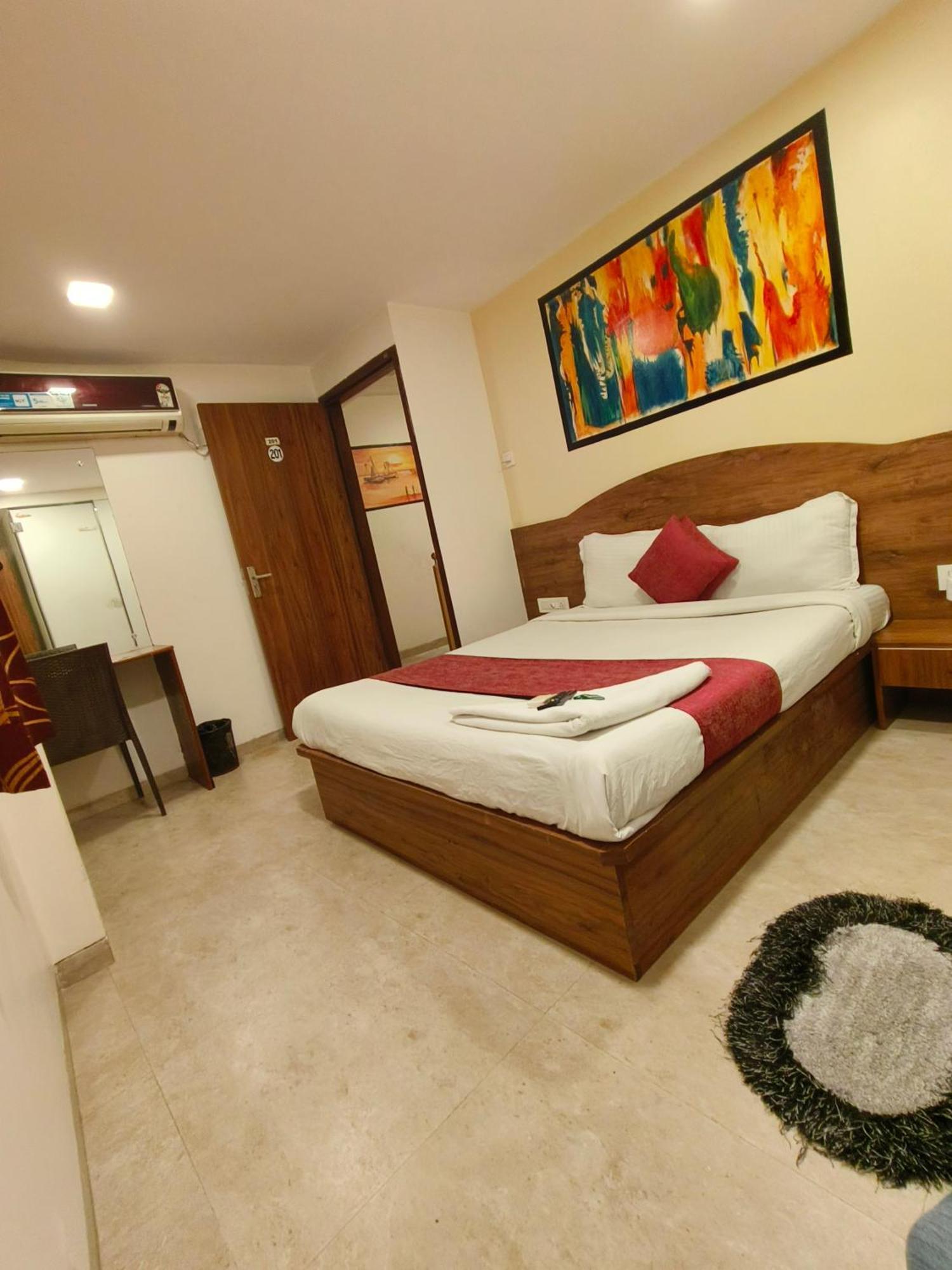 Hotel Beach Crown Juhu - Mumbai