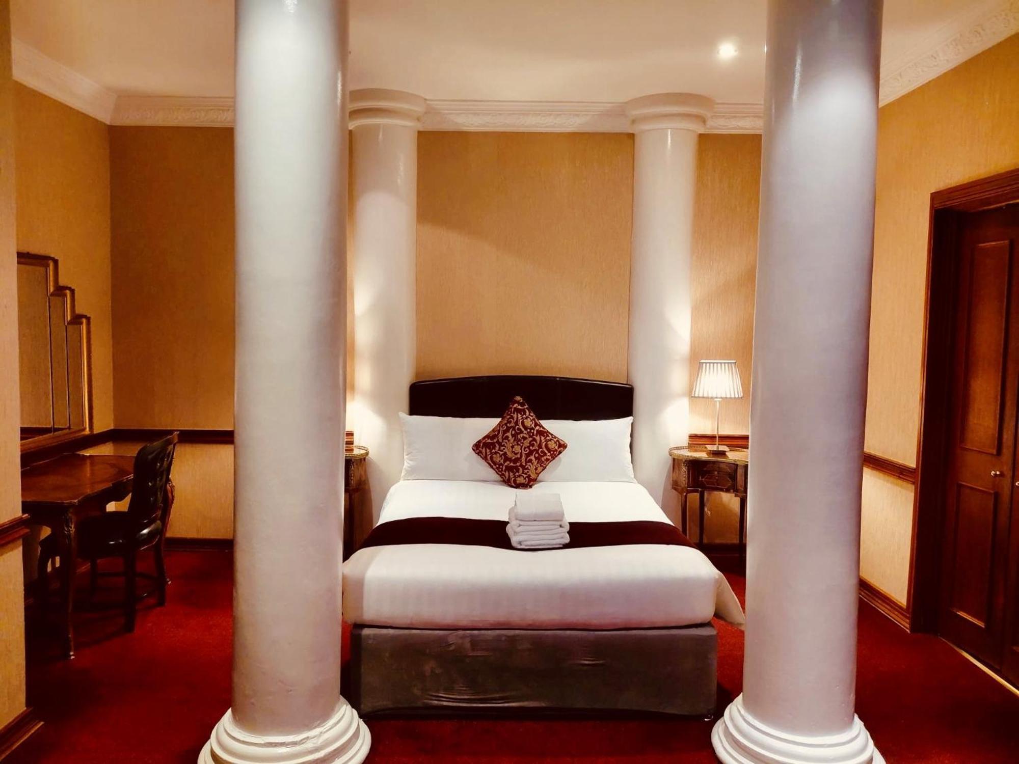 Russell Court Hotel