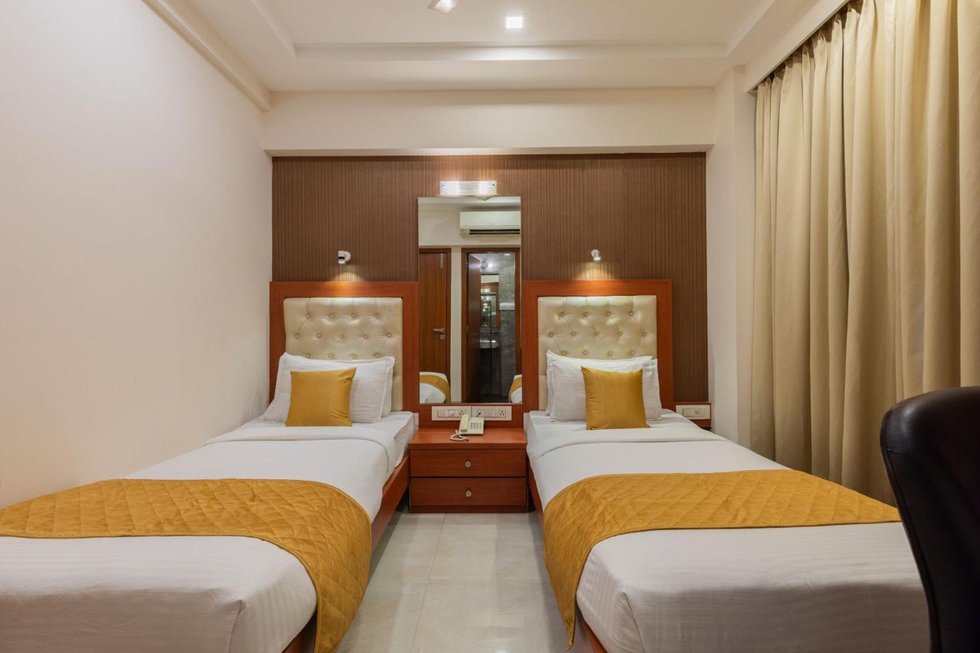Hotel Lords, Fort