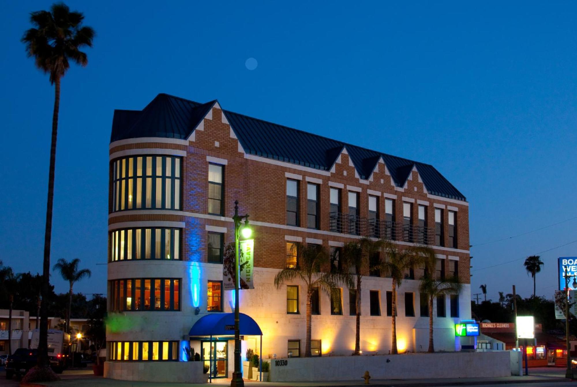 Century Park Hotel La (Adults Only)
