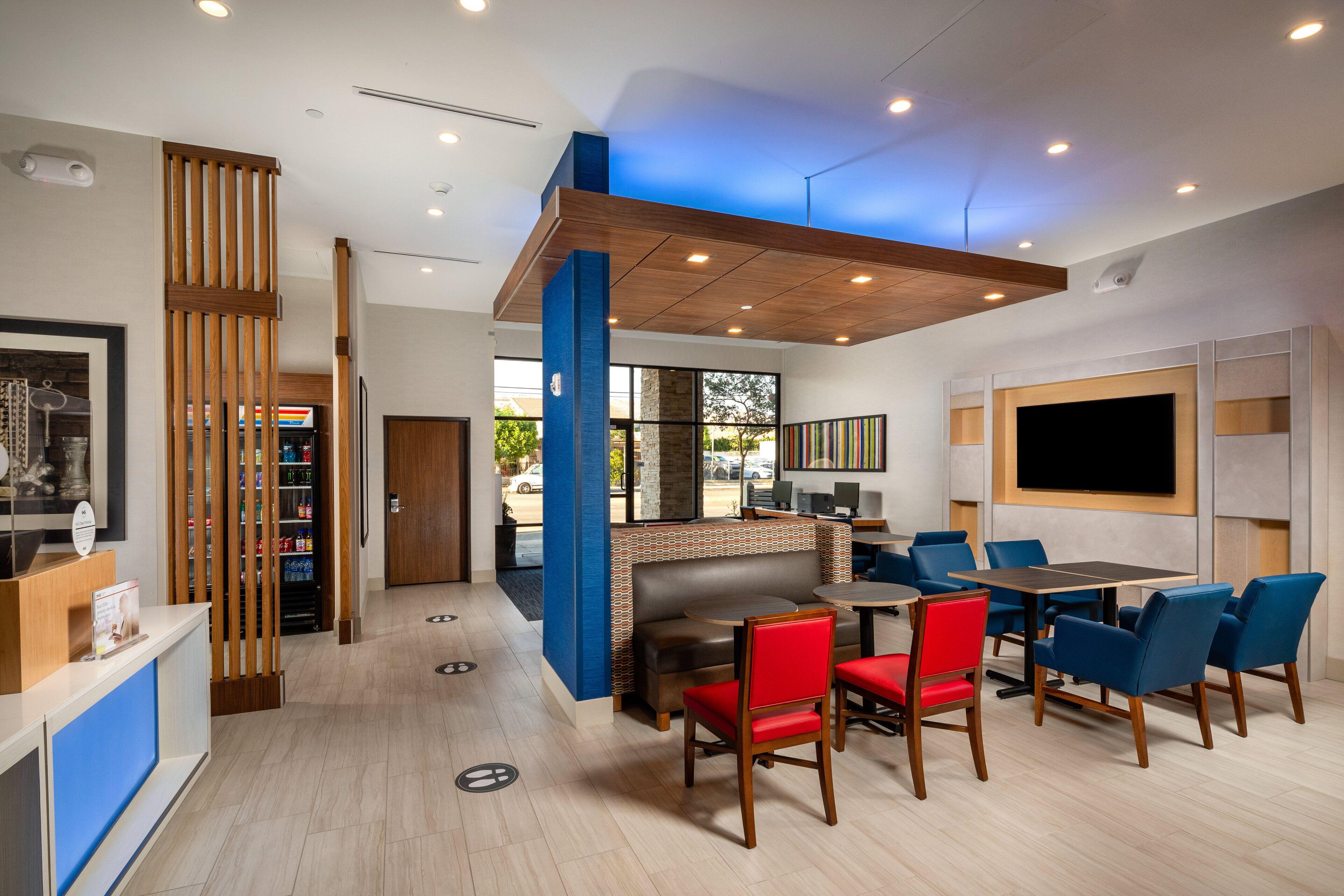 Holiday Inn Express & Suites Chatsworth By Ihg