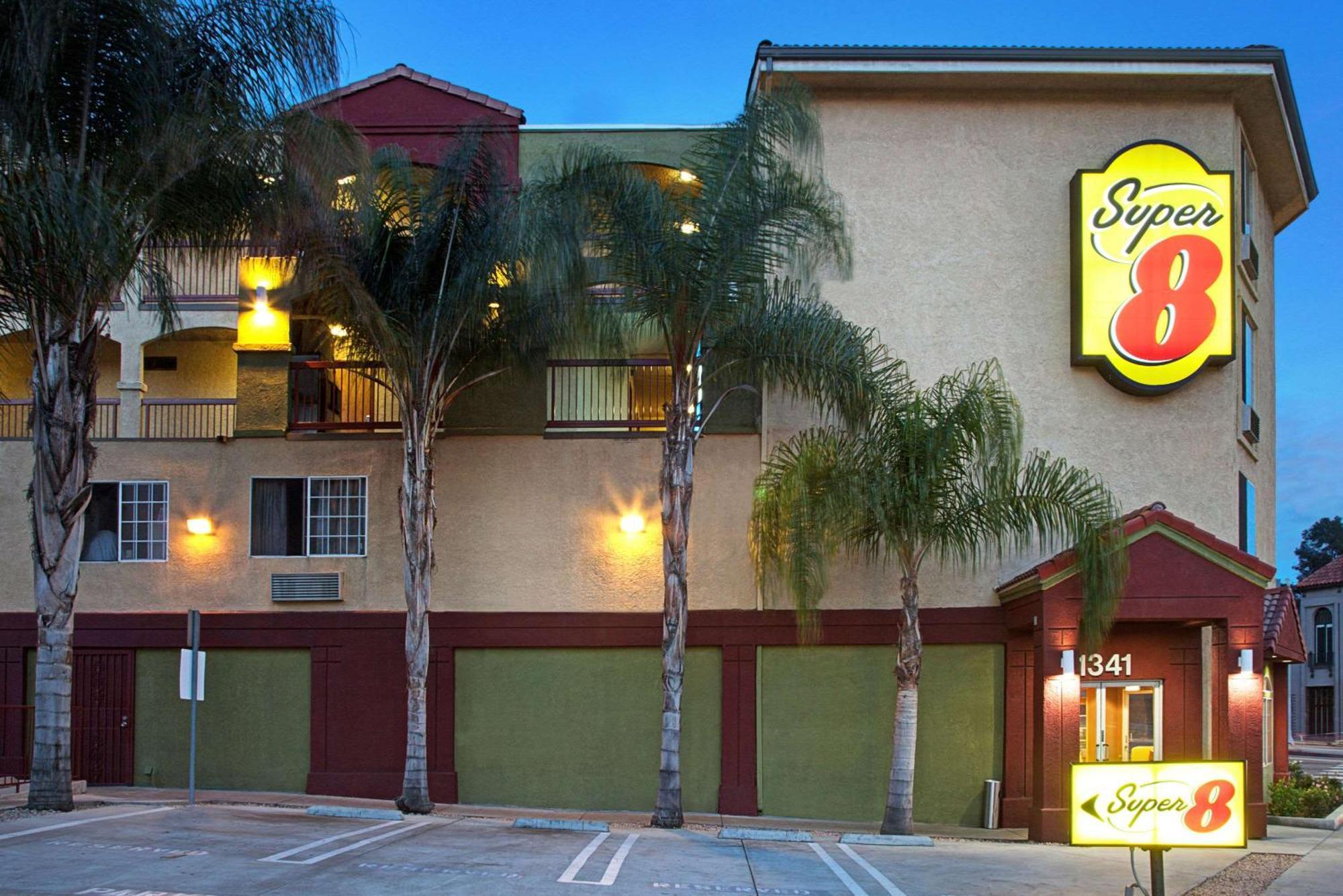 Super 8 By Wyndham Los Angeles Downtown