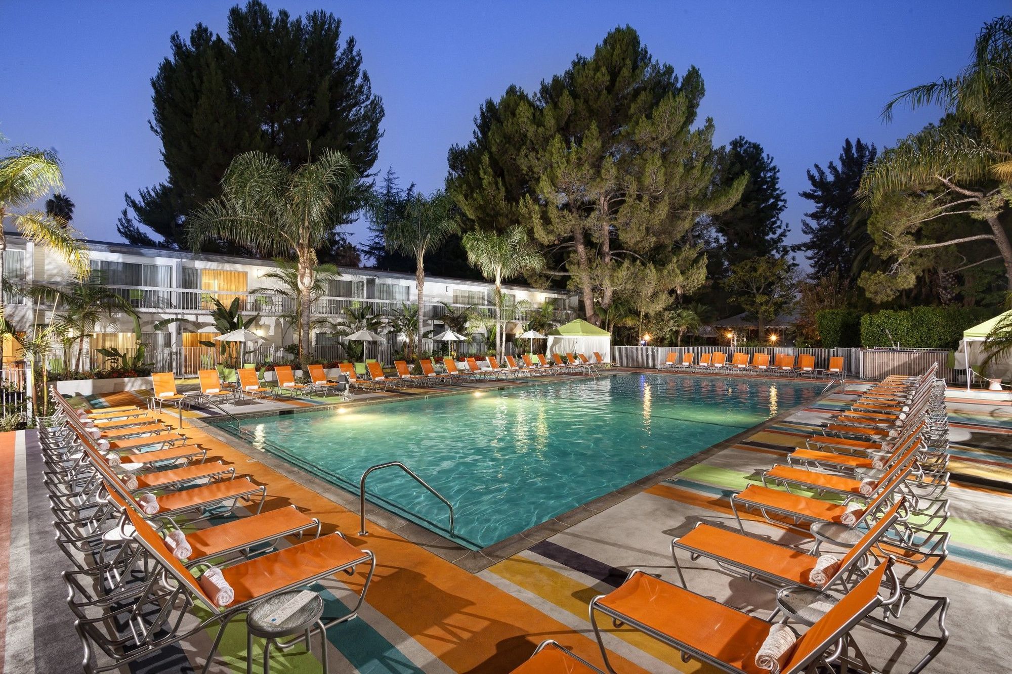 Sportsmen'S Lodge Hotel