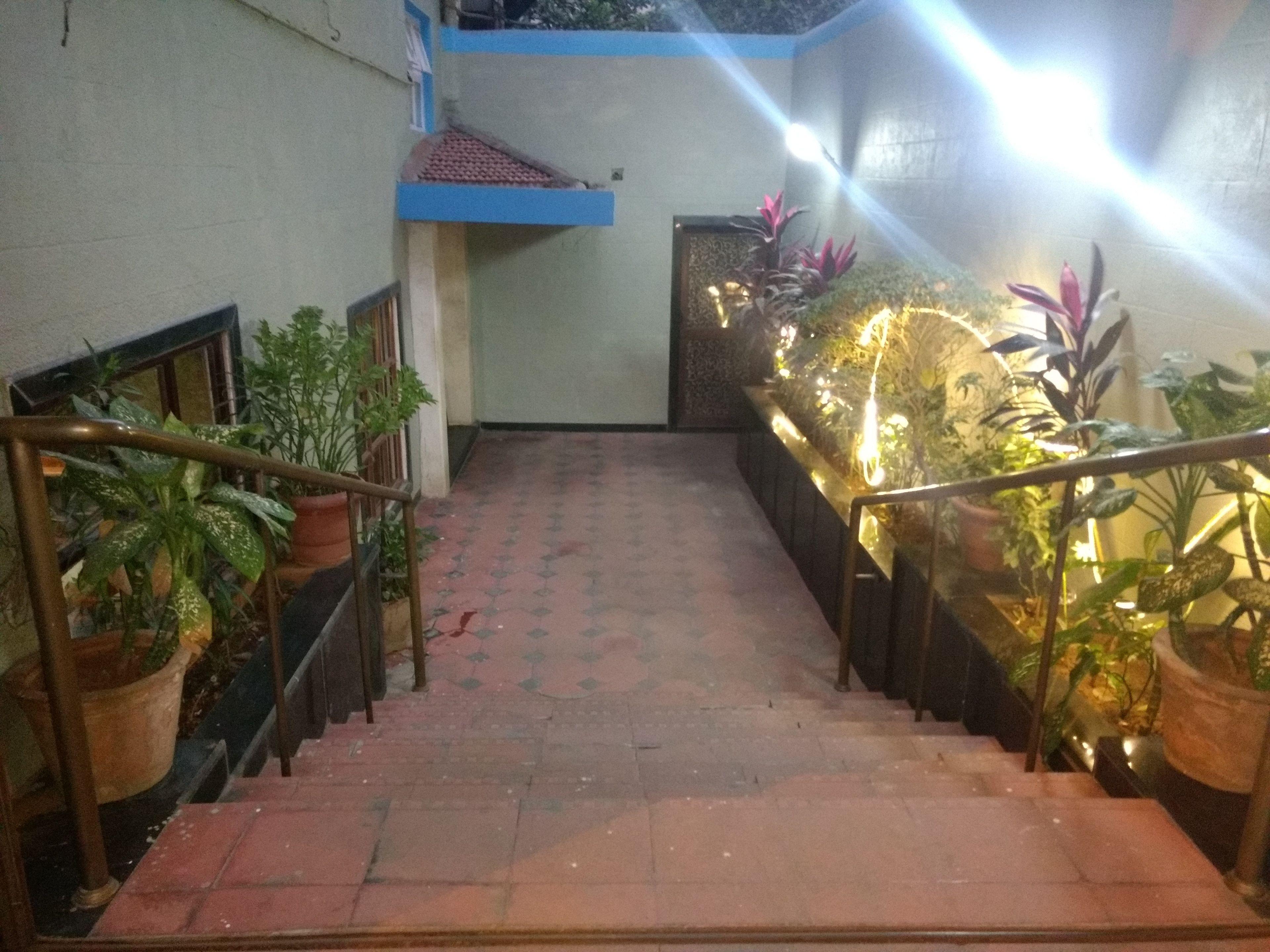 Pals Hotel